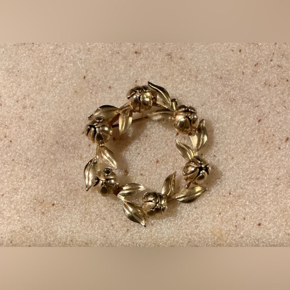 Gold Wreath Leaf Brooch